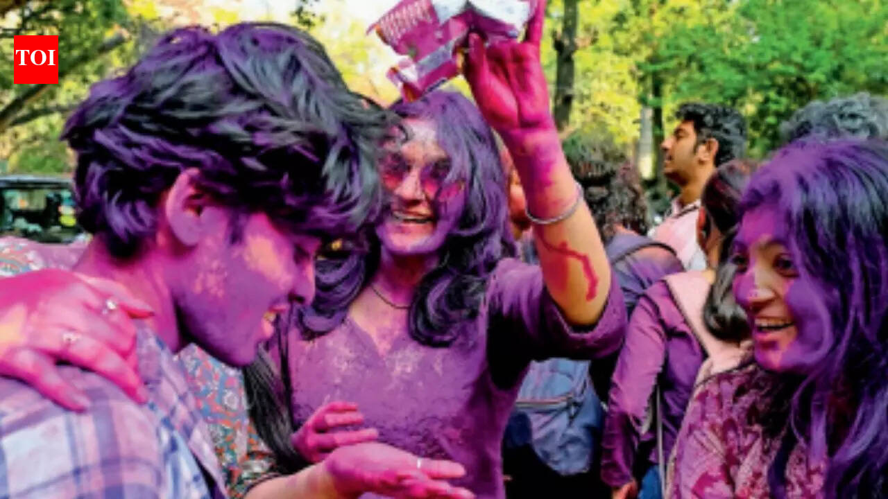 Wishing you a warm Holi! Mercury may hit 34°C in Delhi today, even higher over next 2 days