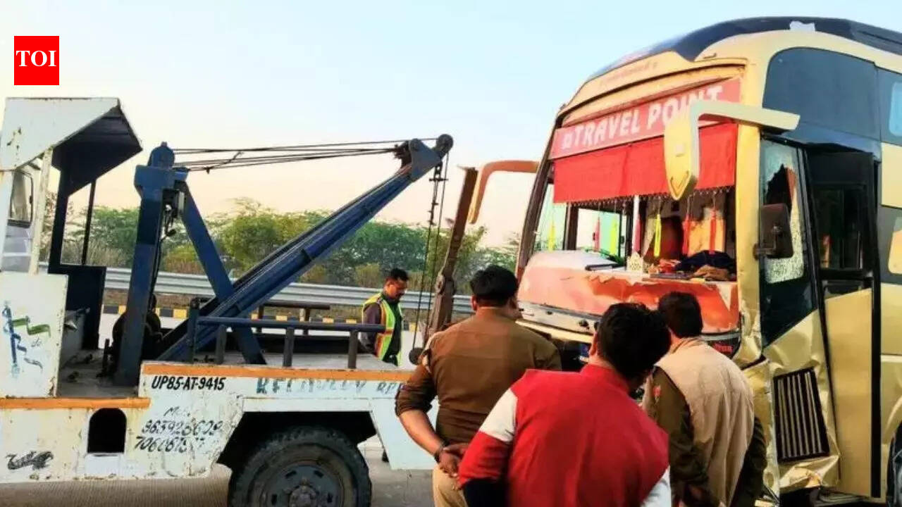 6 returning home for Holi dead as bus rams van on Yamuna Expressway; 7 injured