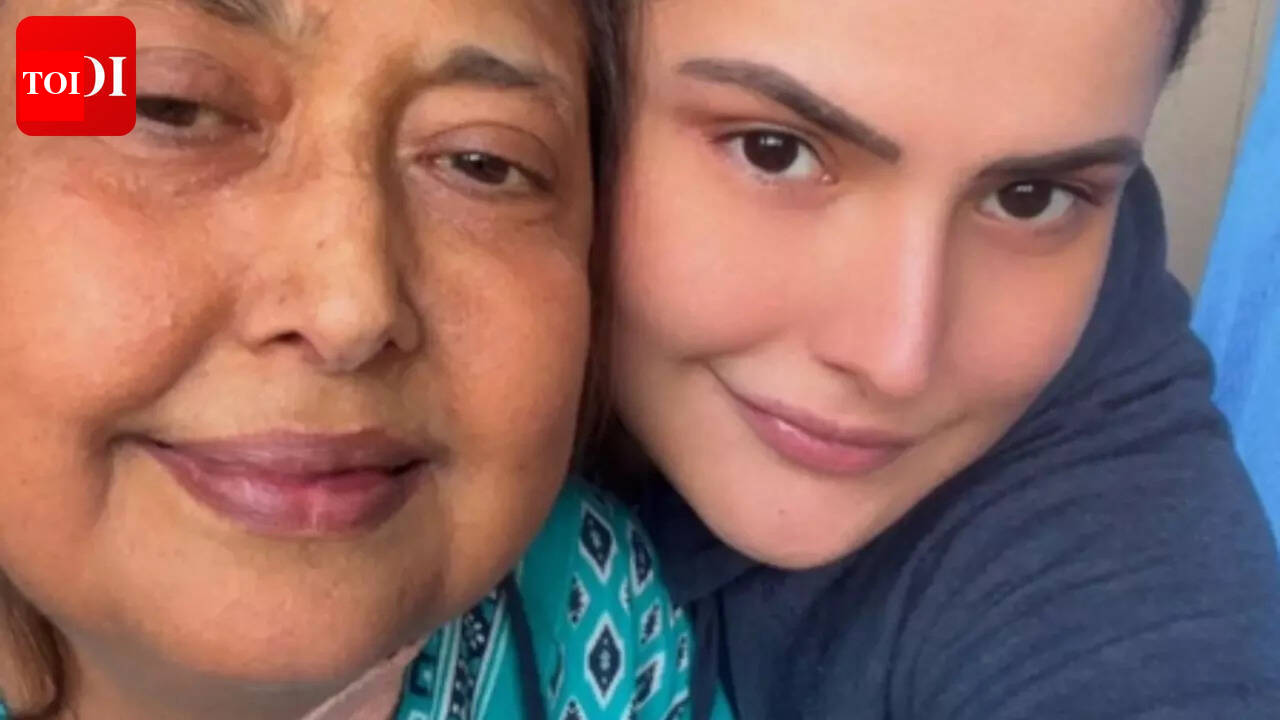 Zareen Khan's mother gets discharged from the hospital
