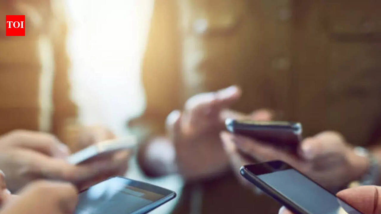 Hack of the Day: Stop smartphones from straining your eyes