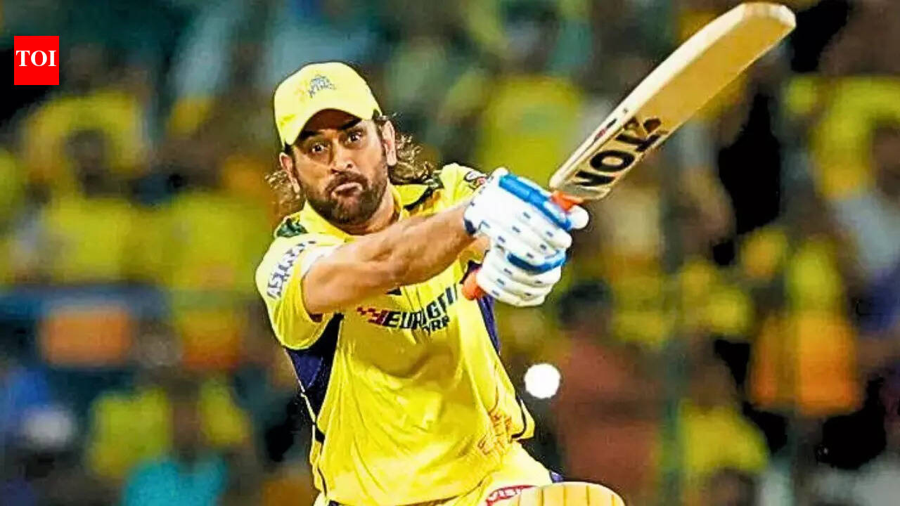 MS Dhoni fined Rs 1000 after caught breaking traffic rules