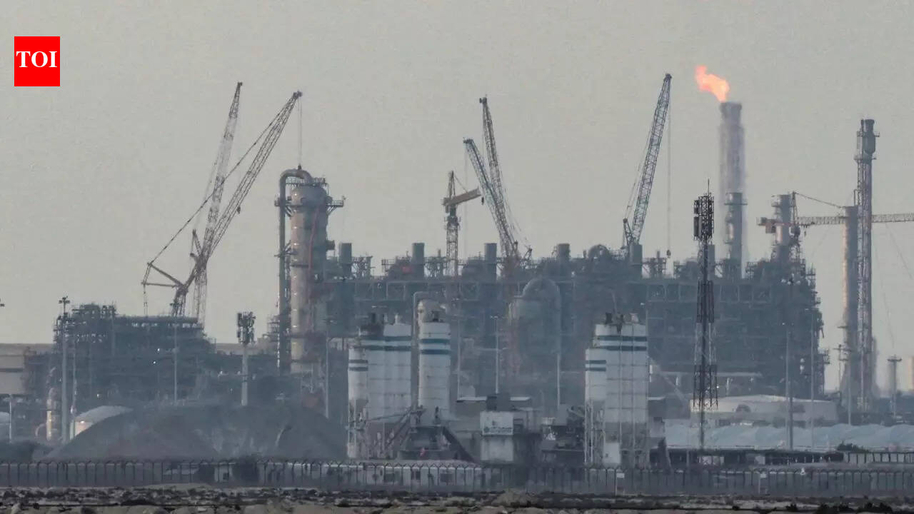 Qatar to fully shut gas liquefaction amid Tehran's retaliatory strikes