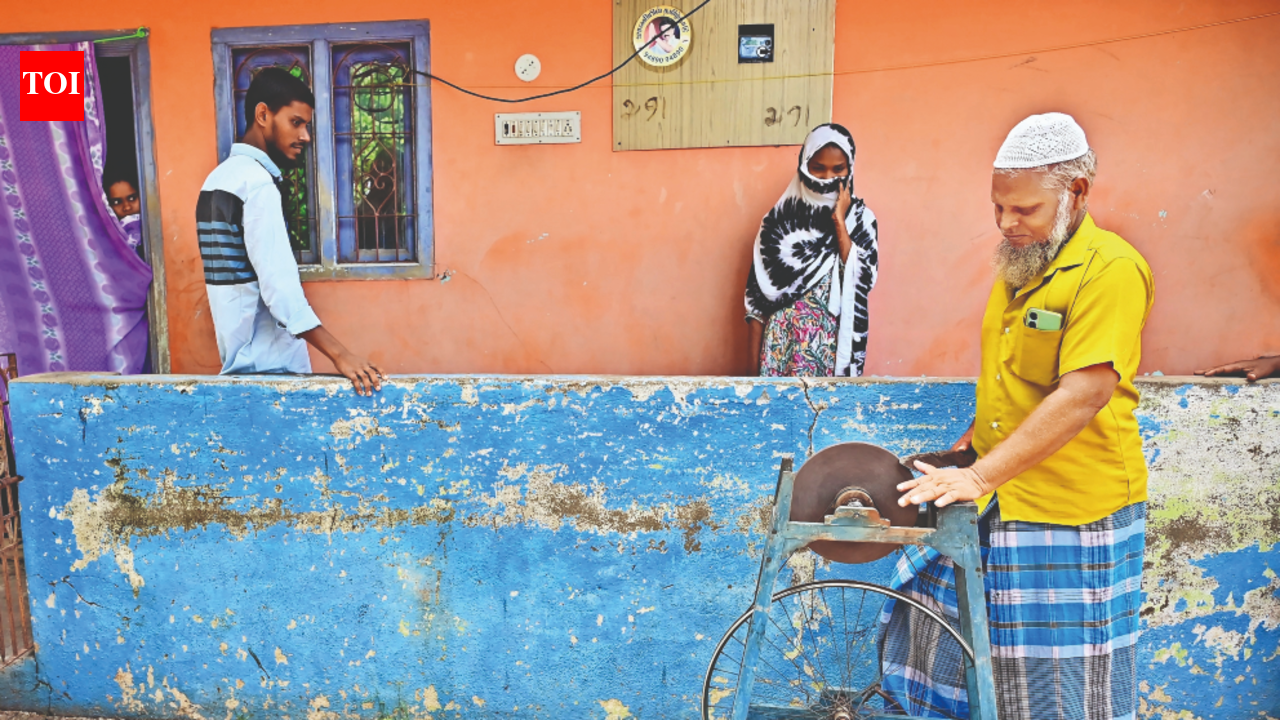 Tamil Nadu Knife Sharpeners Struggle: Traditional Craft Faces Decline Amidst Online Competition