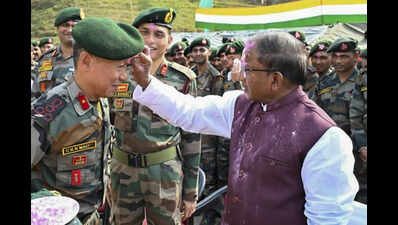 Assam guv celebrates Holi with AR troops