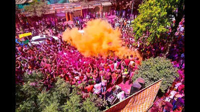 Spirit, fervour of Holi prevail over confusion about date