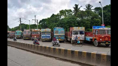 Trucks, tempos, tourist buses, school buses, taxis, private cabs, autorickshaws to go on statewide indefinite strike from Thursday midnight over e-challan penalties, say union leaders; to hold protest at Azad Maidan in Mumbai