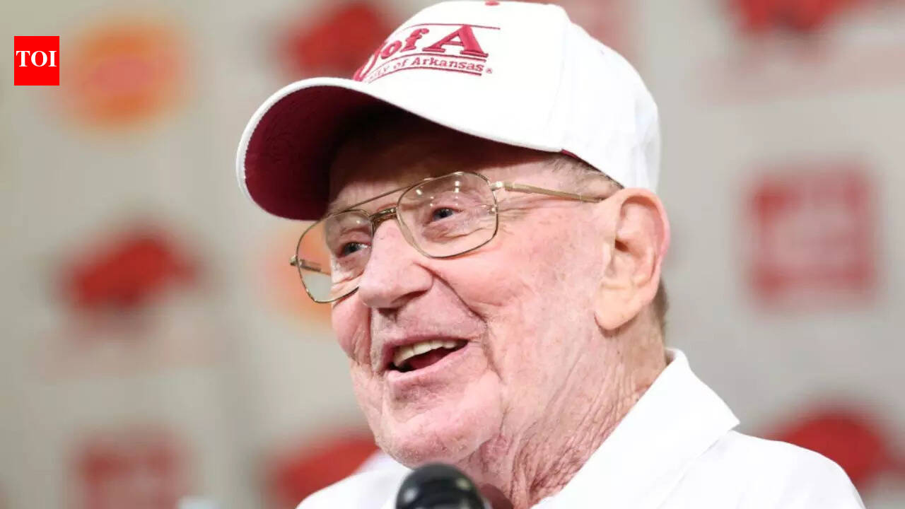 Lou Holtz's cause of death: How did legendary Notre Dame football coach die?