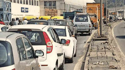 Bengaluru’s traffic tangle: Police plan right-side driving at key junctions to ease gridlock