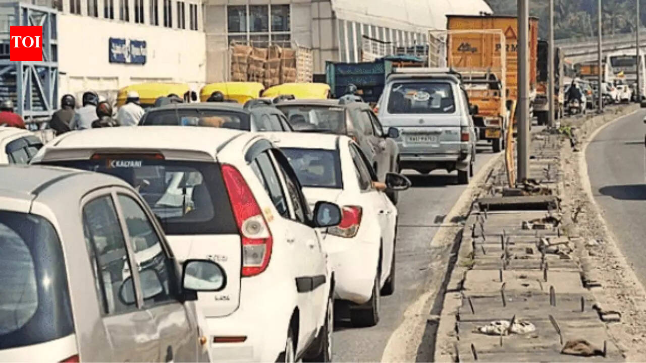 B'luru traffic tangle: Police plan right-side driving at key junctions to ease gridlock