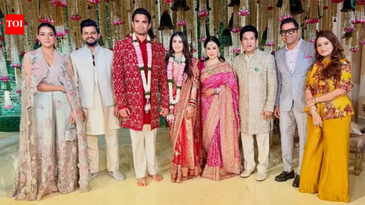 Live: Dhoni, Kumble, Gavaskar arrive for Arjun–Saaniya wedding ceremony