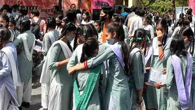  Paper easy to moderate, case-based questions test application skills