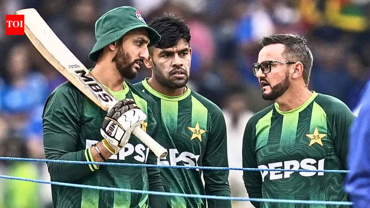 Chaos in Pakistan camp! Players unhappy with Mike Hesson after T20 World Cup fiasco