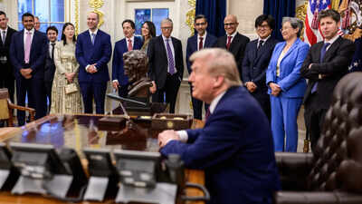 ডোনাল্ড ট্রাম্প গুগল, মাইক্রোসফ্ট, অ্যামাজন এবং অন্যান্য এআই সংস্থাগুলিকে বলেছেন যে এআই অবকাঠামো নির্মাণ আমেরিকানদের ক্ষুব্ধ করেছে এবং তাদের প্রয়োজন…