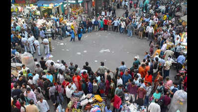 Assault by hawkers triggers traders’ protest at New Mkt
