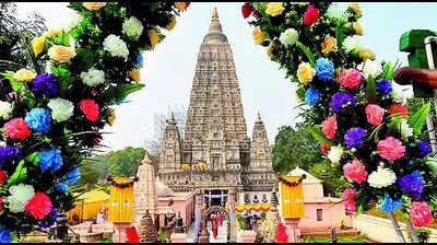 Thailand Deputy PM offers prayers at Bodh Gaya temple