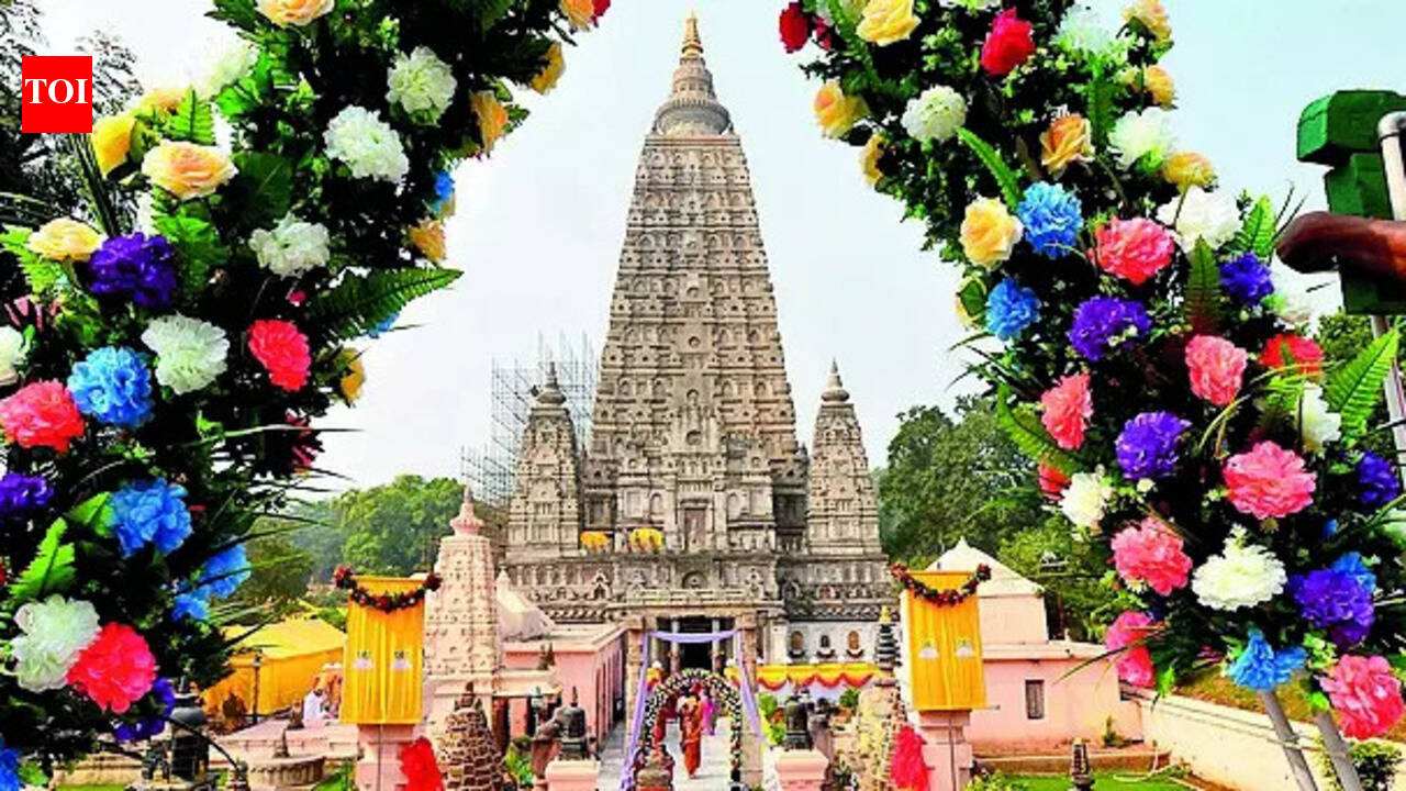 Thailand Deputy PM offers prayers at Bodh Gaya temple