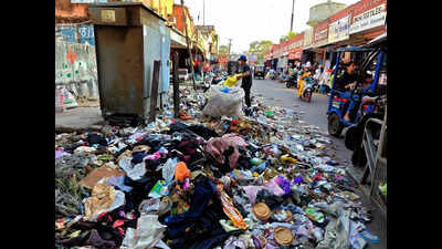 Garbage dumps in Walled City lanes despite JMC claims
