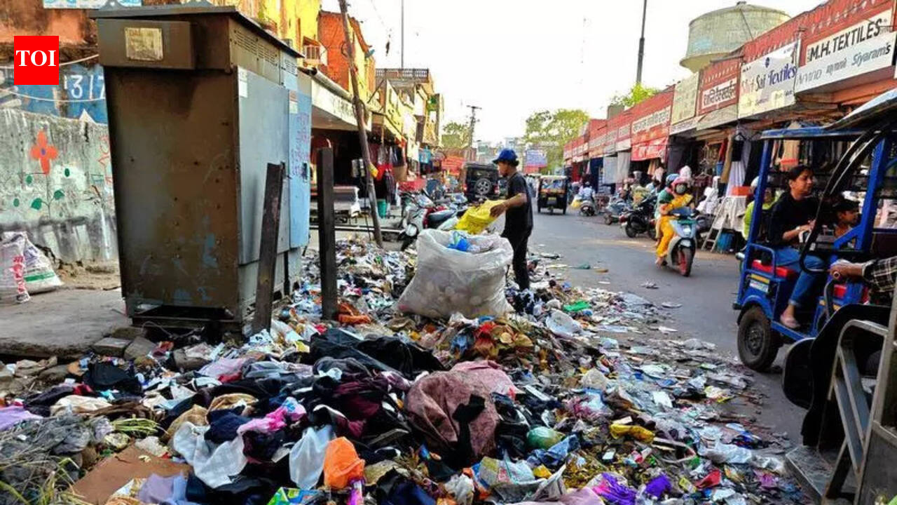 Garbage dumps in Walled City lanes despite JMC claims | Jaipur News ...