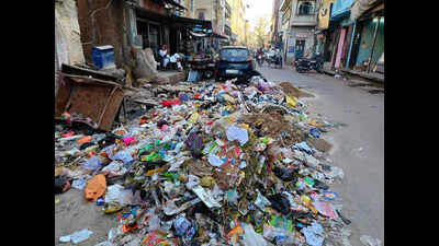 Garbage dumps in Walled City lanes despite JMC claims