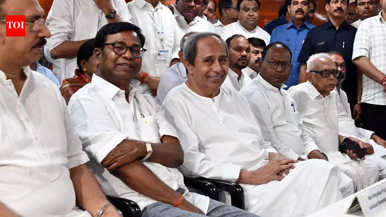 Naveen’s Cong outreach sparks buzz on new political equations