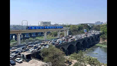 Transporters defer strike in evening, but several commuters struggle through the day