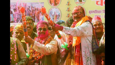 Chowk ‘toli’ spreads cheers and colours; gujhiya and folk songs add festive flavours