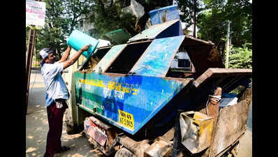 Govt announces 5 member panel to probe functioning of garbage lifting firms