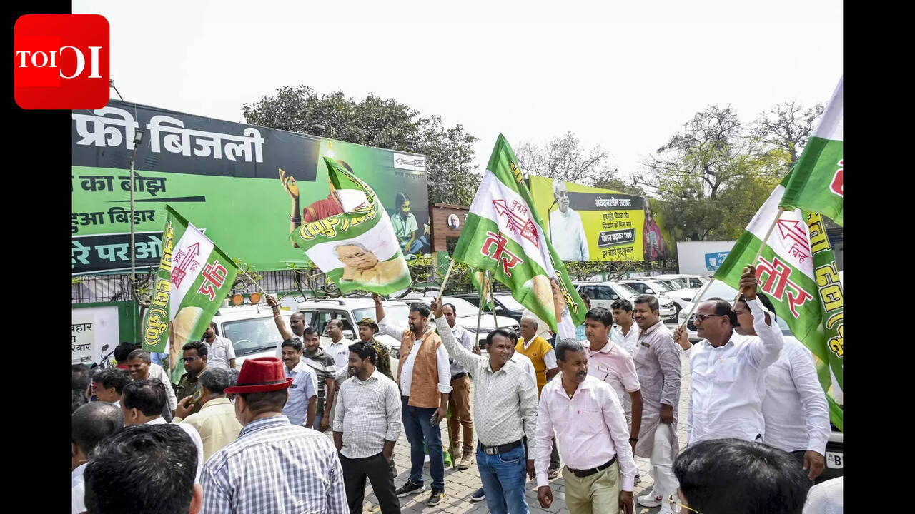 JD(U) workers continue protest for second day, launch postcard campaign
