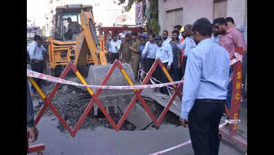 Sinkhole puts brake on traffic near SMC main office