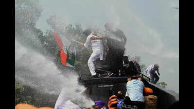 Cong protest unleashes chaos on city roads