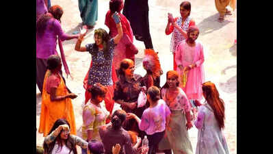 Shades of freedom: Women’s exclusive Holi bash breaks stereotypes in Prayagraj