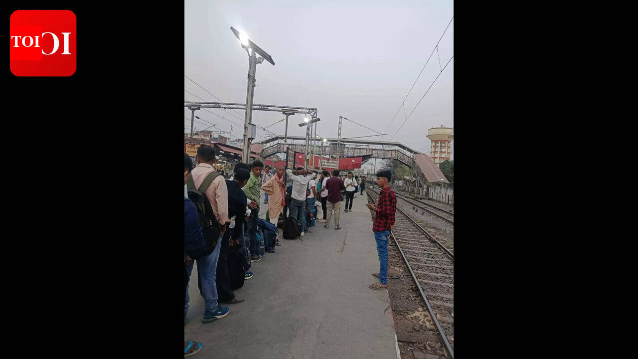 Railways rolls out queue system for passengers to board trains