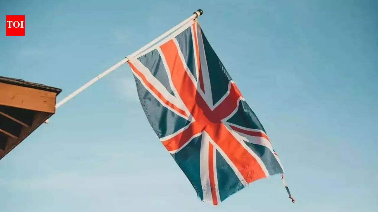 UK to offer up to £40,000 to failed asylum-seekers to leave country