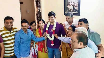 এমবিবিএস স্নাতক সিভিল সার্ভিস পরীক্ষায় শীর্ষস্থানীয় যেখানে পেশাদারদের আধিপত্য