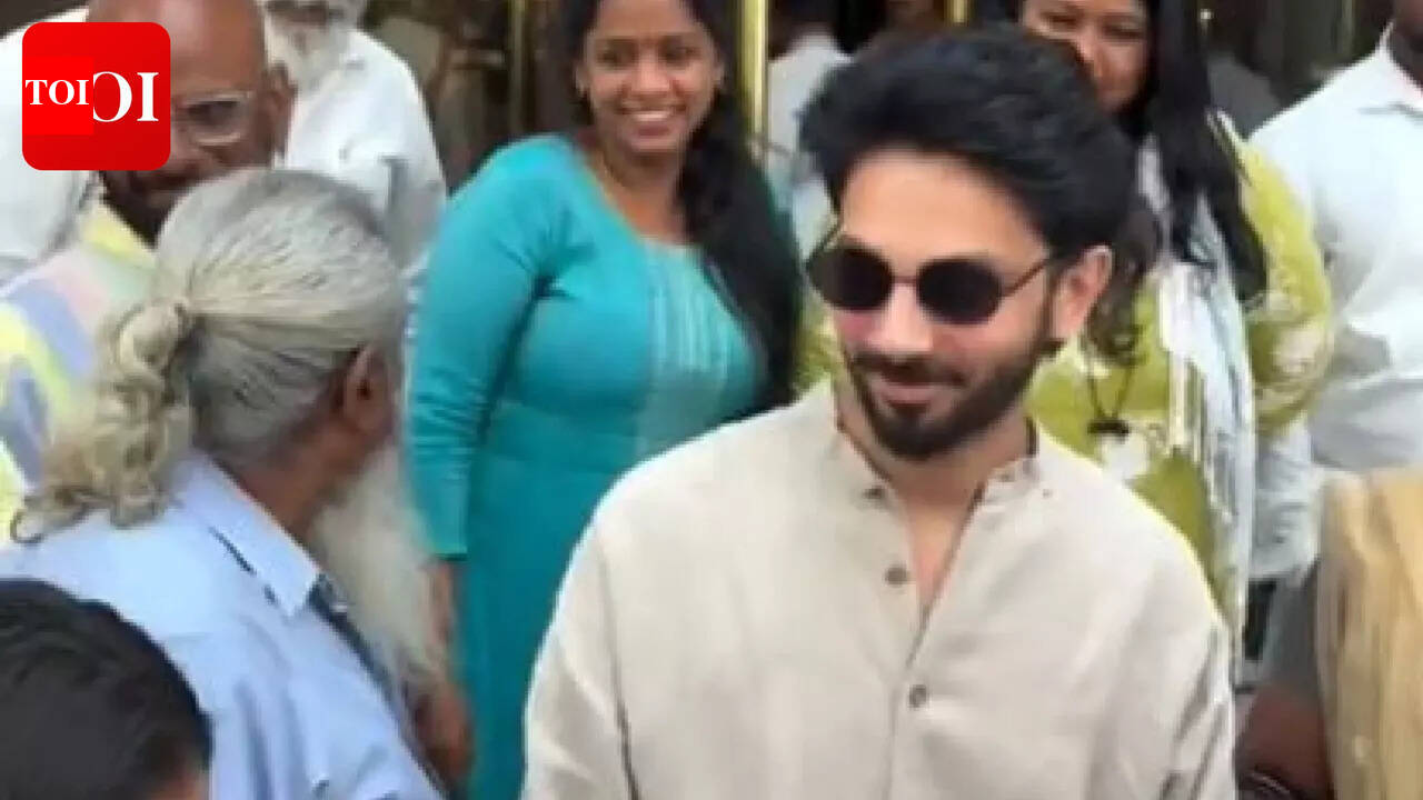 Anirudh Ravichander dodges marriage questions once again; 'Jana Nayagan' composer's REACTION is unmissable