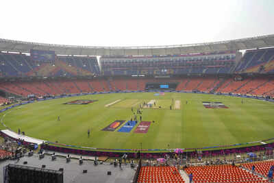 ahmedabad-ground-staff-at-the-narendra-modi-stadium-before-the-start-of-the-icc.jpg