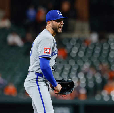 Kansas City Royals manager Matt Quatraro reacts after Mitch Spence turns heads during Spring Training outing