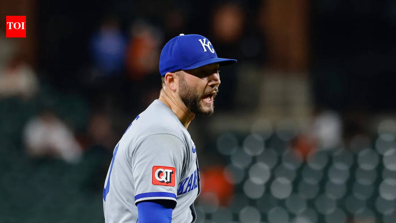 Kansas City Royals manager Matt Quatraro reacts after Mitch Spence turns heads during Spring Training outing