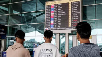  Around 100 international flights cancelled at Delhi, Mumbai airports