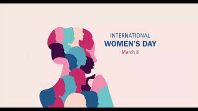 Dhanbad school felicitates women achievers