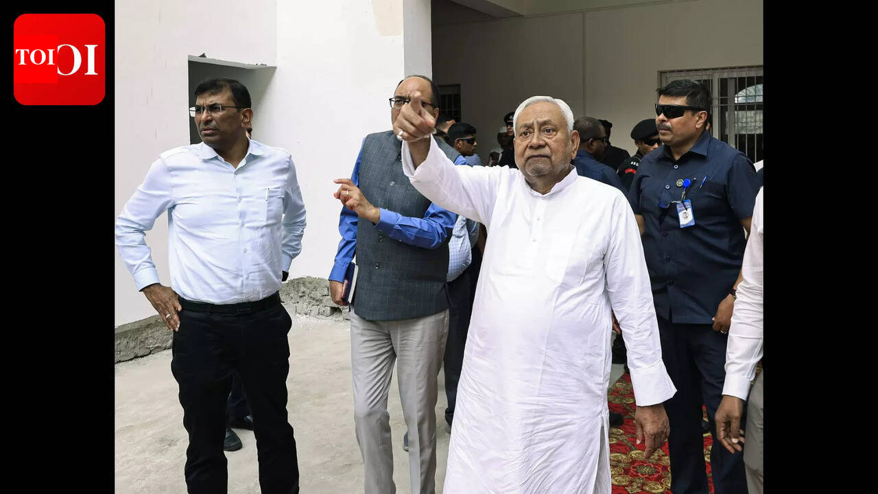 Nitish inspects key projects in Bakhtiyarpur, orders to expedite works