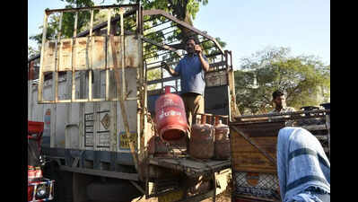 Tech-glitch on online LPG booking site forces residents to rush to gas agencies
