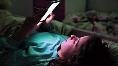 Top legal experts split on social media ban for kids