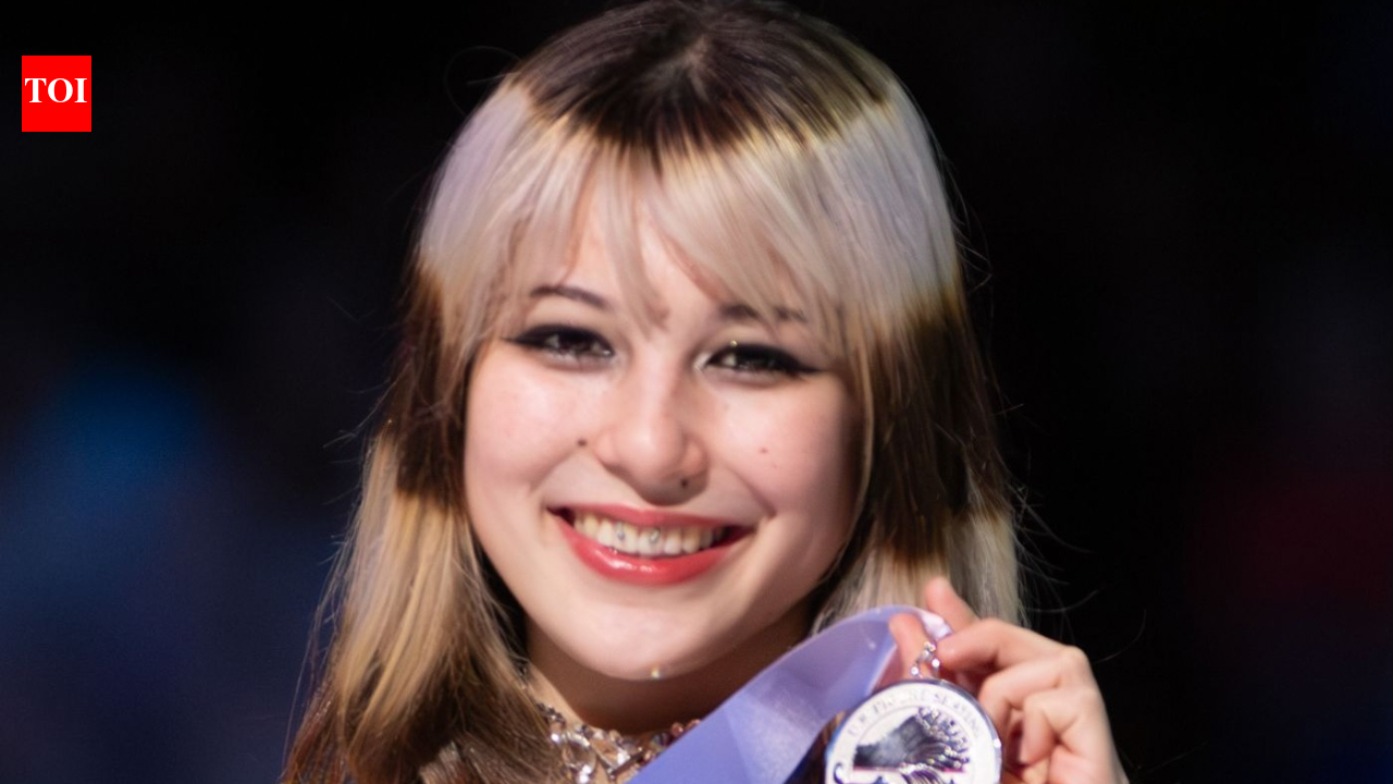 Why did Alysa Liu withdraw from the 2026 World Figure Skating Championships after winning Olympic gold as Sarah Everhardt steps in