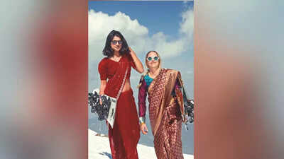 Snowboarders slay it in saris in Gulmarg