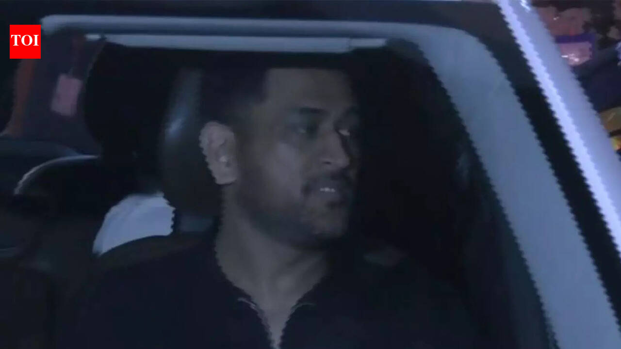 MS Dhoni arrives in Ahmedabad for T20 World Cup final – Watch