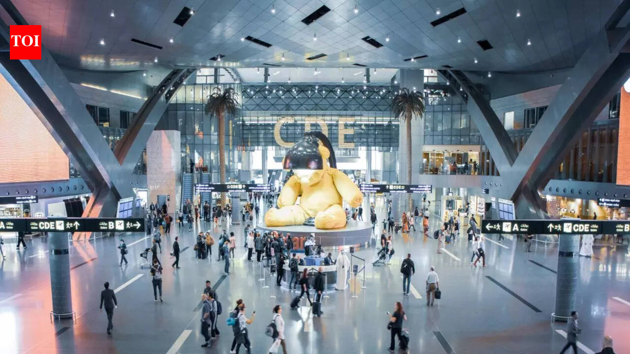 भारतीय दूतावास, दोहा: कतर में फंसे भारतीयों से उड़ान रद्द होने के बाद विवरण दर्ज कराने का आग्रह |