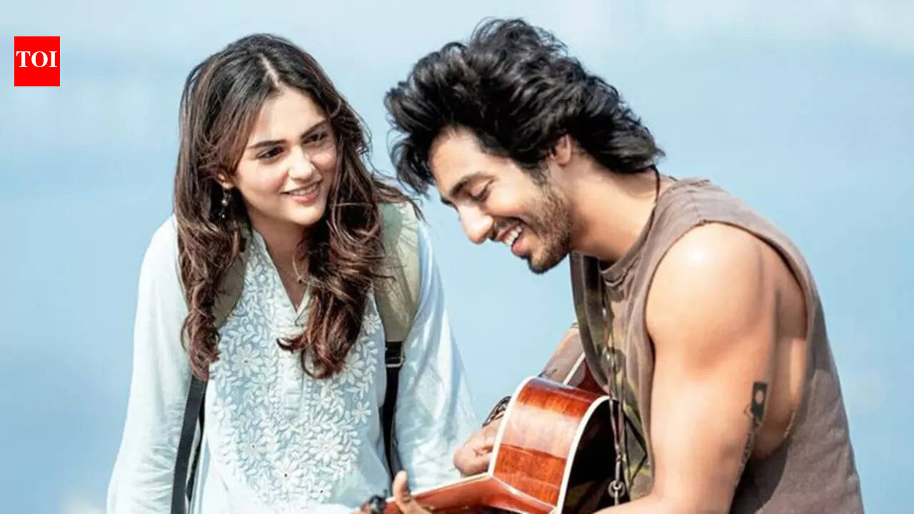 ‘Saiyaara’ duo Aneet Padda and Ahaan Panday’s sweet selfie at award show captures their celebratory moment after big honours