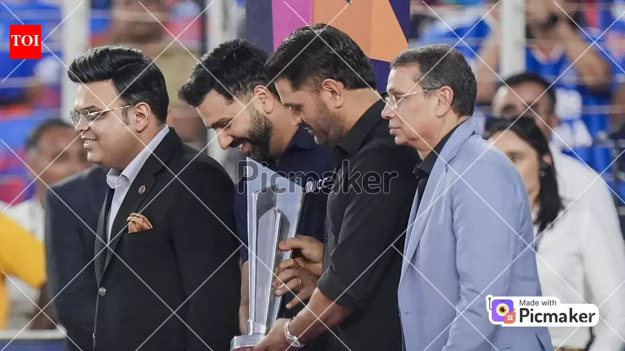 MS Dhoni and Rohit Sharma bring out T20 World Cup trophy in final, Ahmedabad crowd roars – Watch | Cricket News – The Times of India