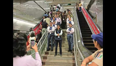 The women who kept two Metro-3 stations running